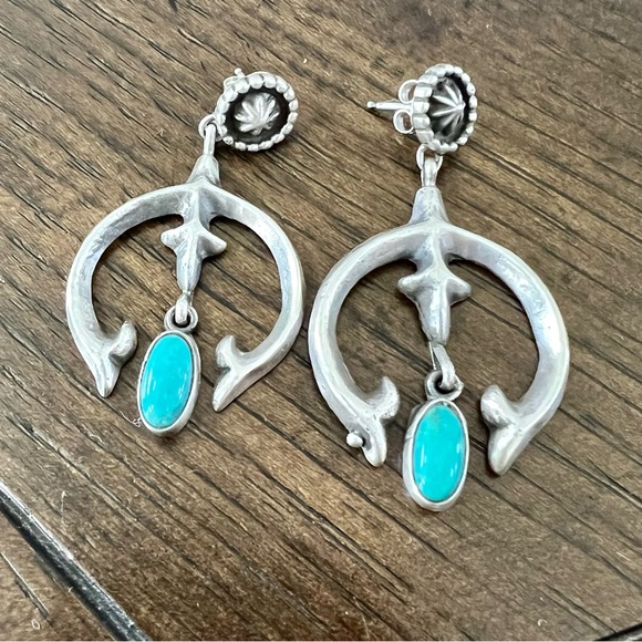 Conch Post Earrings with Naja made by Navajo Annie Spencer - Handmade - Picture 3 of 6